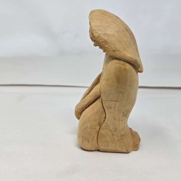 Nativity Womens Kneeling Before Baby Jesus Hand Carved By Ralph Herrenbruck 1999 - Picture 4 of 12